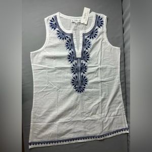 Hydra Woman's White with Blue Embroidery Sleeveless Top